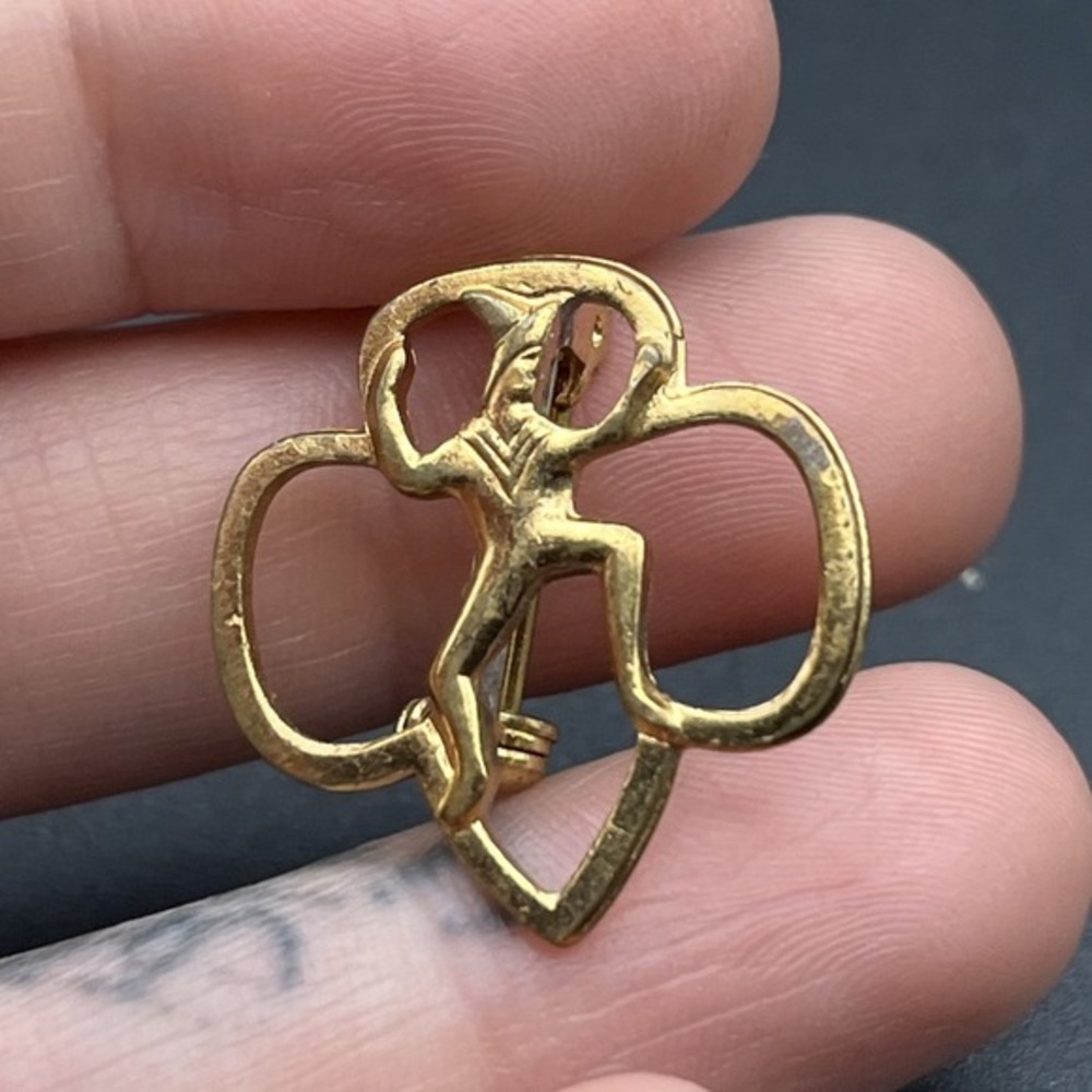 Vintage Girl Scouts Brownies Membership Lapel Hat Pin